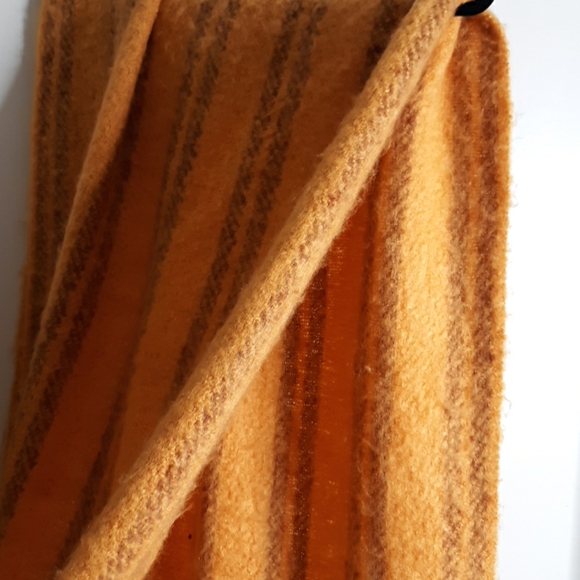 NWOT Madden Blanket scarf - Picture 2 of 4